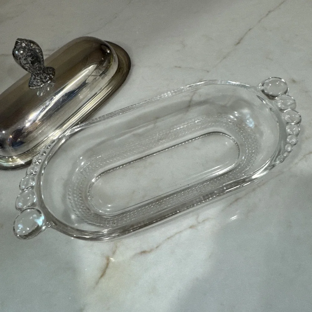 WM Rogers & Sons Silverplated Teardrop Glass Base Butter Dish 387 Vintage (2 Pc)